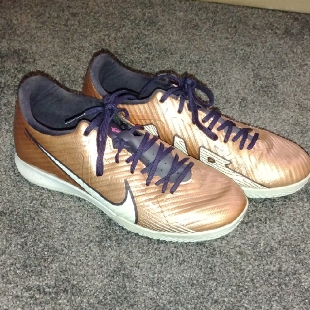 Nike Men's Bronze and Purple Athletic Shoes